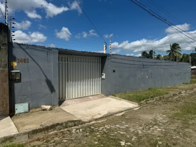 sitio no Pacheco com duas casas