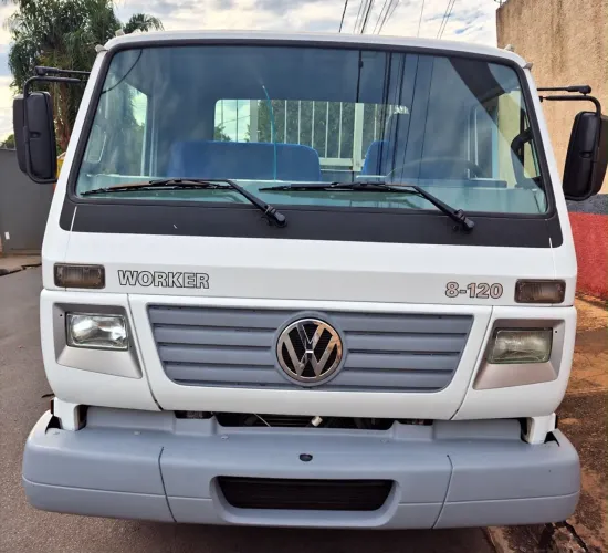 Caminhão WV 8-120
