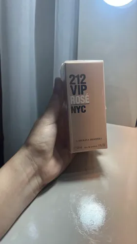 Perfume 212 vip rose NOVO