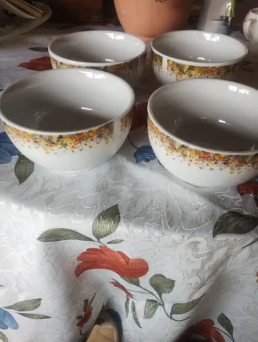 Tigelas de porcelana para servir