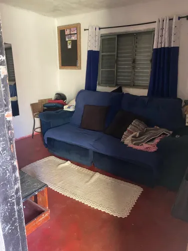Aluga se três cômodo mobiliado