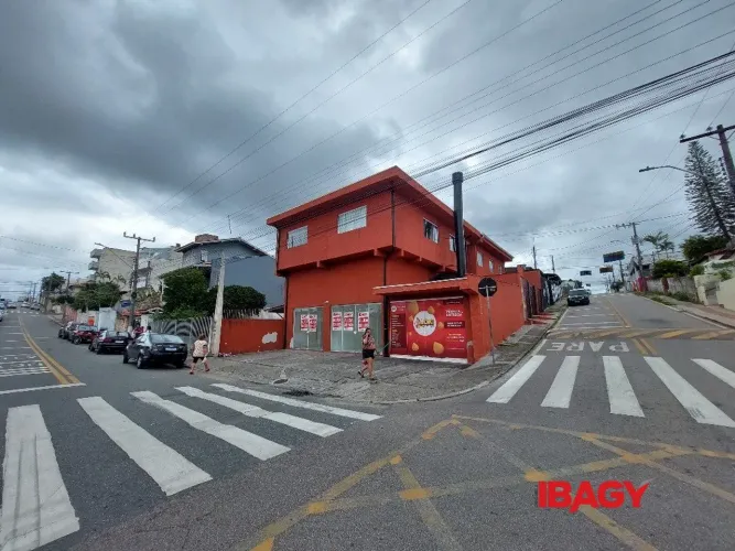 Oportunidade! Loja em Capoeiras - Florianópolis