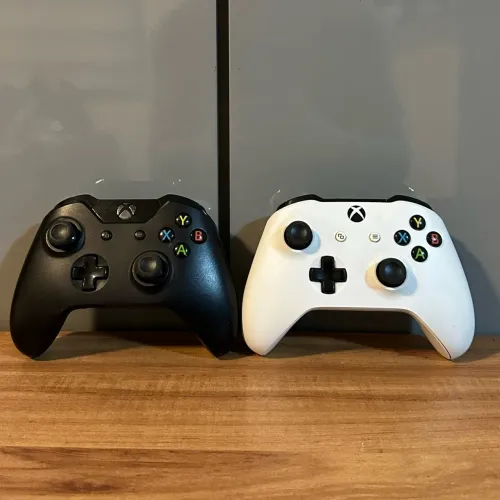 Lote de 02 controle de Xbox One S - faço envio