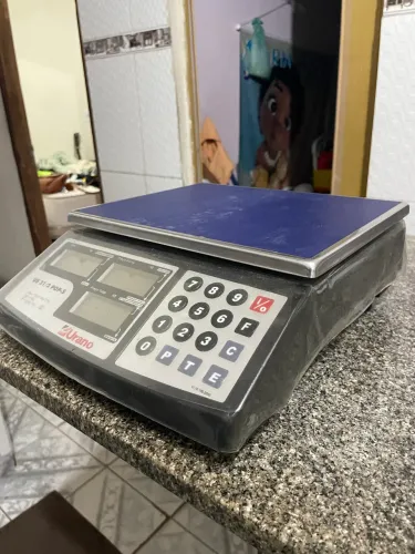 Balança Urano com bateria semi nova