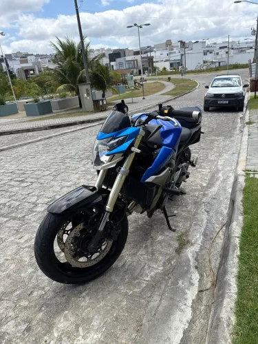 Vende-se Suzuki gsr 750