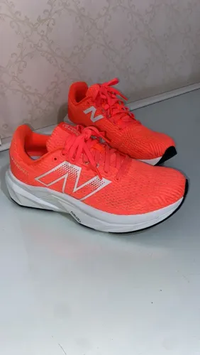 Tênis New Balance Fuelcell Propel V5 Coral