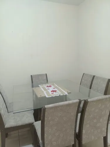 Mesa de vidro com 8 cadeiras