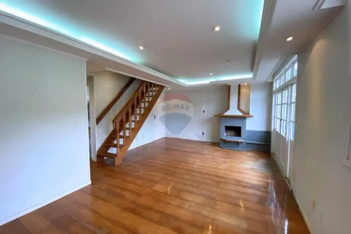 Cobertura Duplex Aconchegante em Condomínio com Lazer Completo a 5 Minutos do Centro
