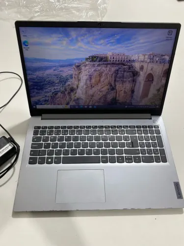 Notebook Lenovo Ryzen 5 7520u, 8gb de ram, ssd 256gb