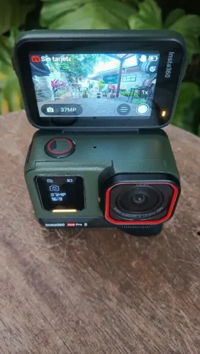 Insta360 ace pro 2