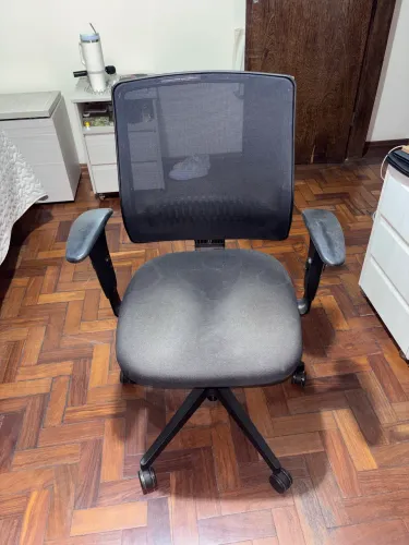 Cadeira Giratória Preta de Escritório 