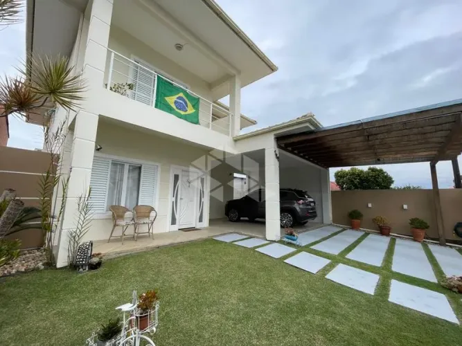 Casa de 3 quartos (1 Suíte) com Piscina, Edícula e 310m² - Carianos, Florianópolis