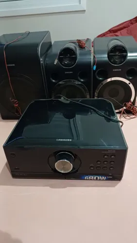 Vendo aparelho de som Samsung 680wats sem controle 700 reais