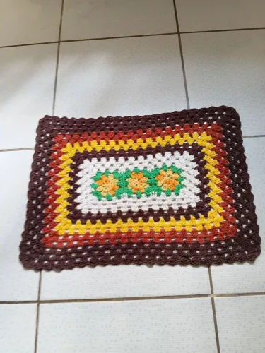 Tapete quadrado de crochê tamanho 67x48