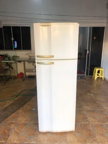 Geladeira Electrolux DC37 332L 2 Portas 220V - Super Freezer - Conservada