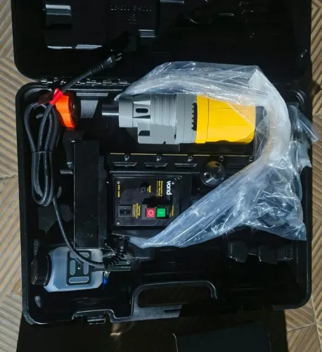 Furadeira com base magnética