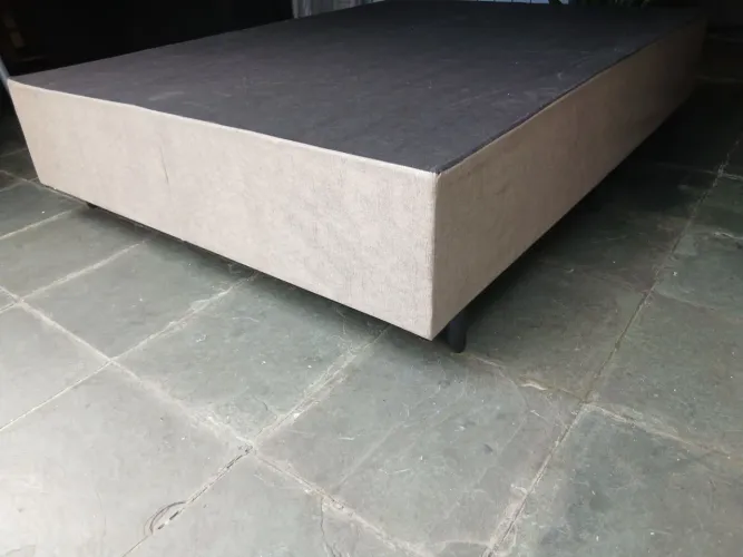 Base cama box casal tamanho padrão 1.88x1.38. Usada em ótimo estado. 