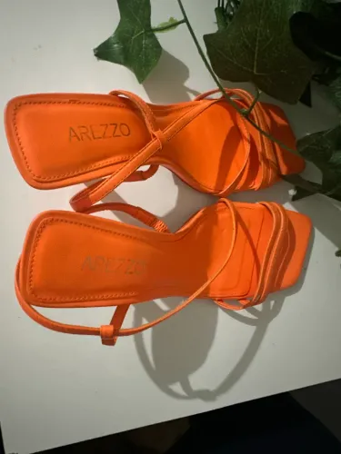 Sandália Arezzo laranja