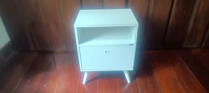 Criado mudo. Móvel para quarto e sala