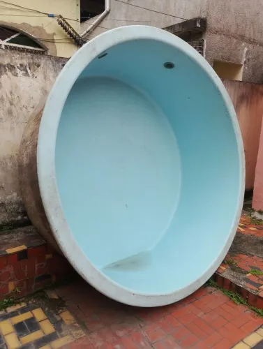 Vendo piscina de fibra redonda usada 2 metros,em bom estado valor 1200!
