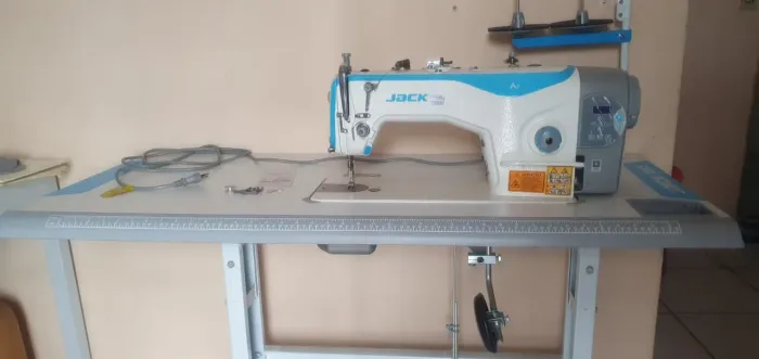 Máquina de Costura Jack