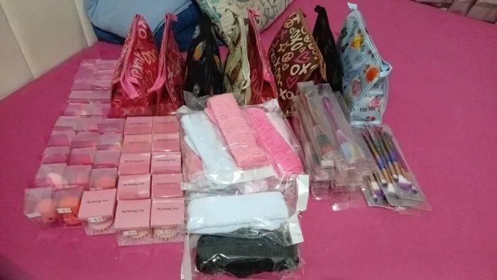 VENDO TUDO PARA MONTAR DUA LOJA DE 10.00 DE MAKE