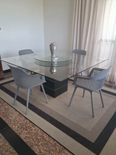 Mesa da lider com oito cadeiras