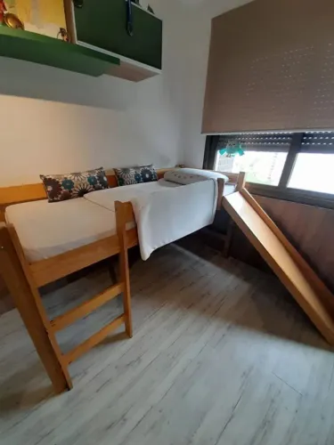 Cama infantil com escorregador