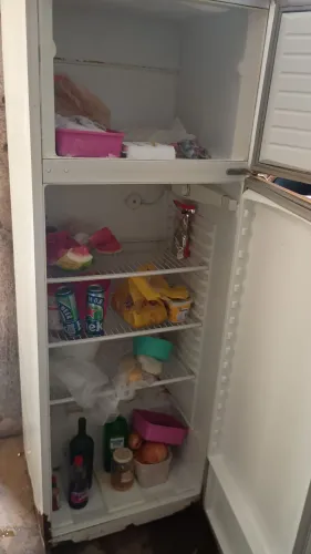 Vende se geladeira 110 por 250