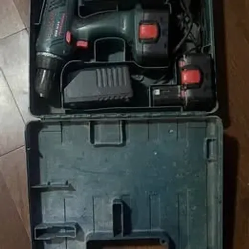 2 Parafusadeiras Bosch bateria viciada - aceito cartão e trocas
