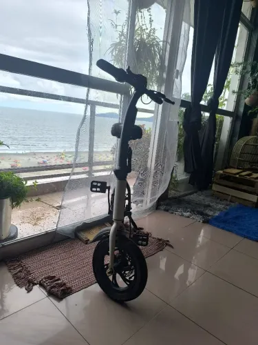 Bicicleta eletrônica dobrável, bateria nova e banco novo