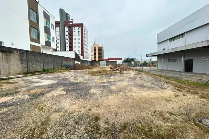 Terreno Comercial com 370m2 no Bairro Próspera! Próximo à Centenário.