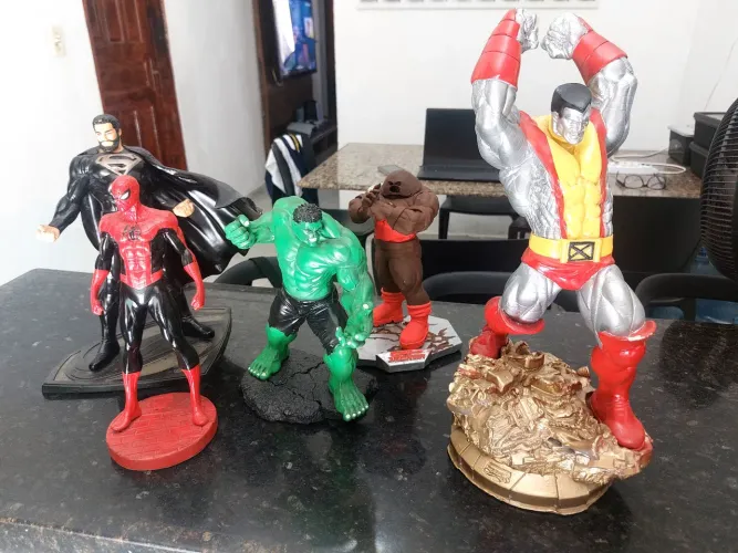 Estatuas de resina pra terminar a pintura