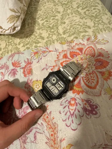 Relógio Casio com pulseira metálica