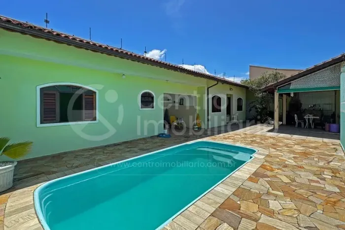 CASA à venda com piscina e 5 quartos em Peruíbe, no bairro Balneario Barra de Jangada