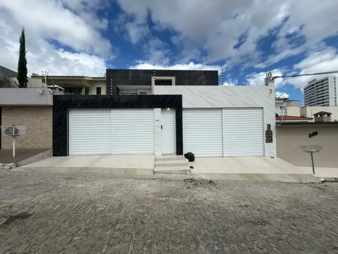 Apartamento disponível para locação no Bairro Universitário a poucos metros da Academia Gy
