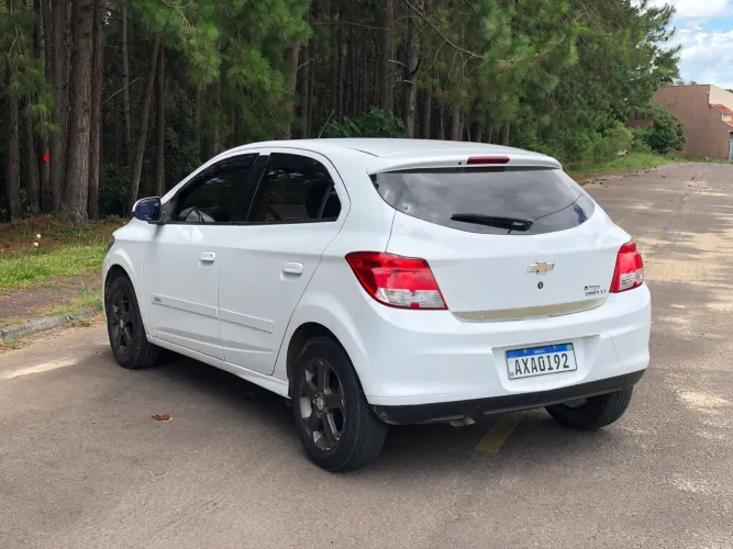 Chevrolet Onix Hatch LT 1.0 8V Flex Power Mec. 4P 2013