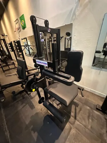 Vendo Cadeira Extensora/Flexora com 80kg