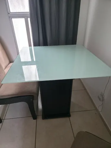 Mesa Seminova MDF com tampa de vidro