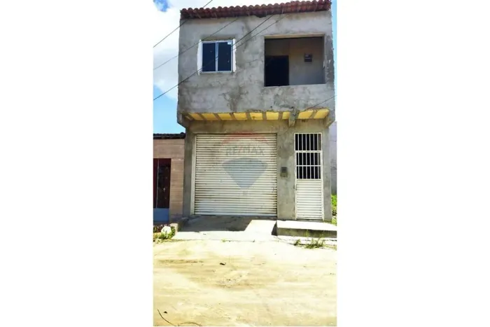 "Seu Novo Lar no Coração de Lajedo: Sobrado Único"