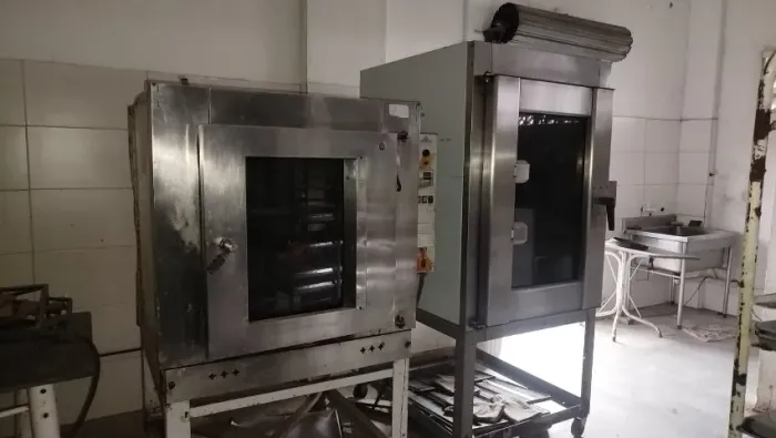 EQUIPAMENTO FÁBRICA PADARIA BOLOS FORNOS, MESAS, BATEDEIRAS, ARMÁRIOS, FORMAS, UTENSÍLIOS