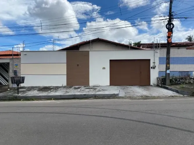 Isaías Imóveis VENDE Casa Moderna No Parque Athenas, Av. Alpha