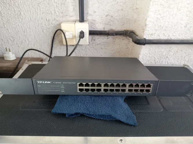 Vendo Switch TP-Link 10/100/1000 mbps, Gigabit, Ethernet, 24 Portas, modelo TL-SG1024D.