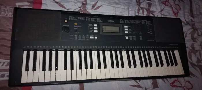 Teclado Yamaha PSR 343 pra retirada e aproveitar as peças ver descrição geral