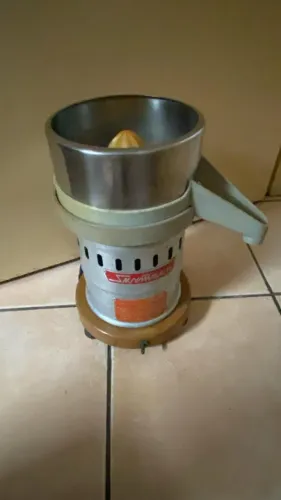 Extrator de suco de laranja e Frutas Siemsen skymsen