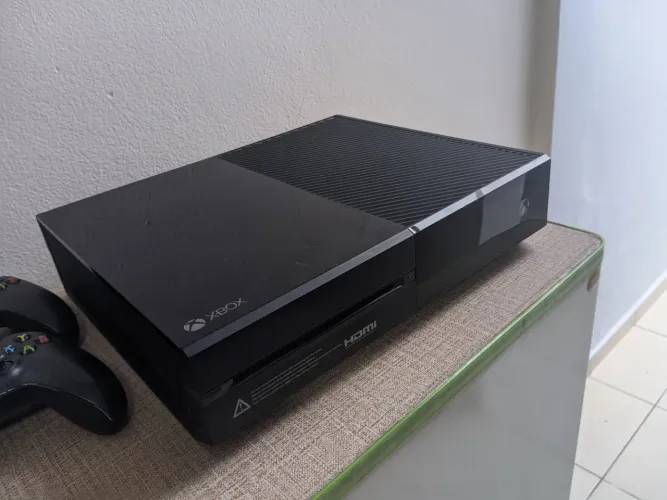 Xbox one 2 controles + 15 jogos e Kinect