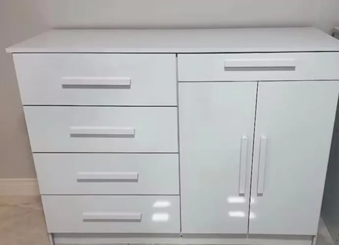 Cômoda branca