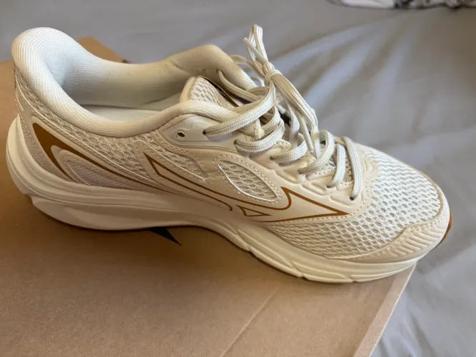 Tenis mizuno novo