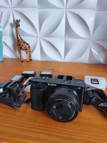 Kit Câmera Fotográfica Profissional Mirrorless Sony A6100 + Lente 16-50mm + Acessórios