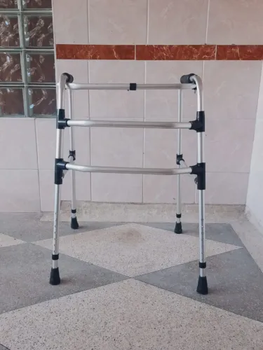 Andador em alumínio